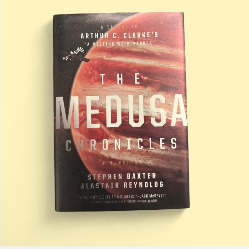 ✨ The Medusa Chronicles by
Stephen Baxter and Alastair Reynolds✨